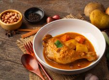 Massaman,curry,with,chicken,and,potatoes.it,is,an,aromatic,curry