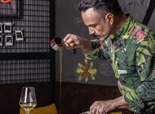 Diego Hernán, Chef De Cokima, Terminando Un Plato