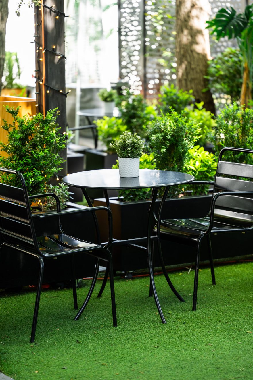 Mesas Bajas En Terraza Chill Out, El Jardín De Arturo Soria