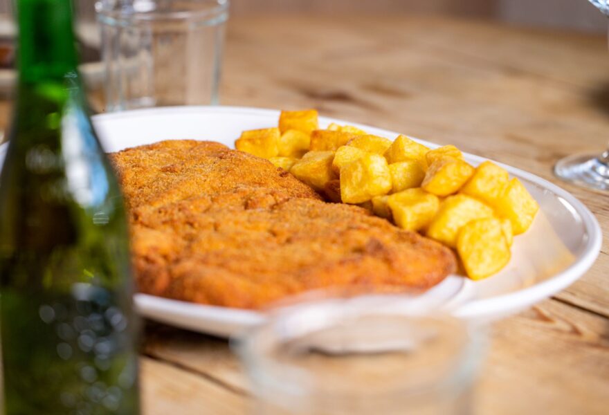 Así es el cachopo gigante de La Bobia que triunfa en Madrid y llega a Majadahonda
