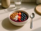 Açaí: cómo hacer un bowl en casa sin caer en la bomba de azúcar