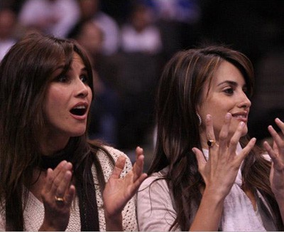 Penélope Cruz y Goya Toledo, disfrutando de la NBA en Los Ángeles