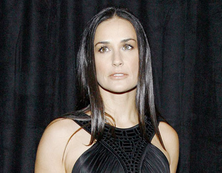 Demi Moore salva a una mujer mediante Twitter de su suicidio