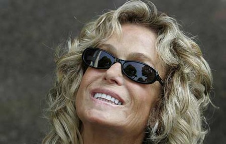 Farrah Fawcett en casa y su hijo en la cárcel