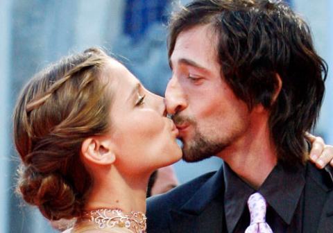 Elsa Pataky y Adrien Brody siguen juntos