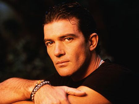 Antonio Banderas premiado por la asociación humanitaria Women Together