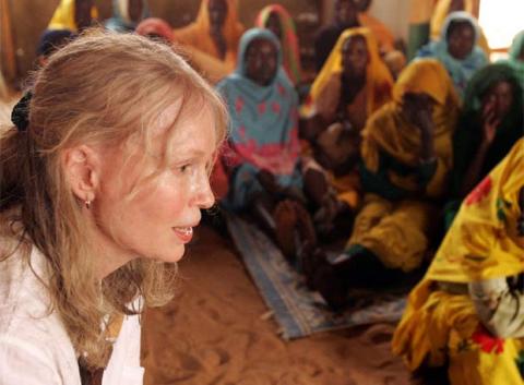 Mia Farrow abandona su huelga de hambre