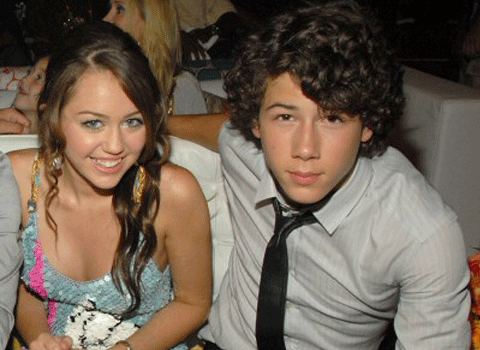 Miley Cyrus, cada vez más unida a Nick Jonas