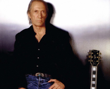 La policía investiga si la muerte de David Carradine fue un accidente sexual