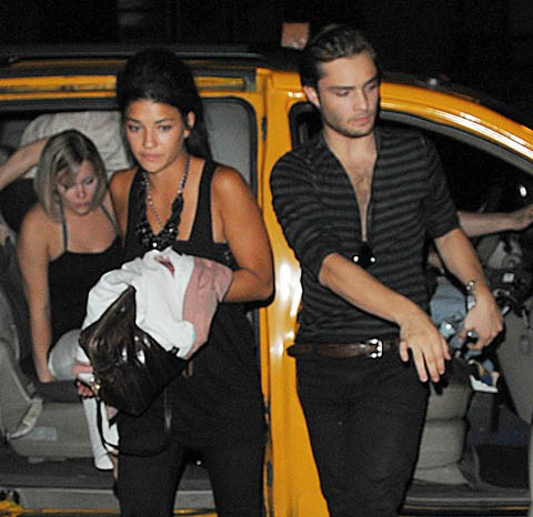 Ed Westwick celebra su cumpleaños con las chicas de Gossip Girl