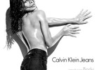 Eva Mendes se desnuda para Calvin Klein