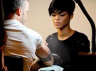 Rihanna podría pagar una multa por pasar de ser tatuada a hacer tattoos