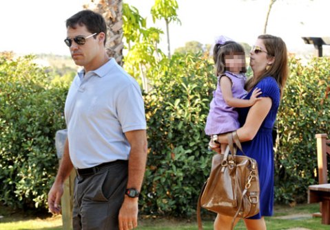 Luis Alfonso de Borbón con su familia en Sotogrande