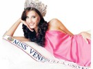 Miss Universo 2008 aparece en topless antes de ceder la corona