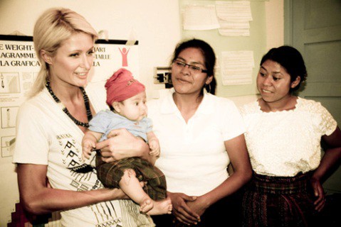 Paris Hilton de viaje solidario a Guatemala