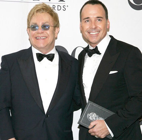 Elton John y su marido quieren adoptar a un niño ucraniano