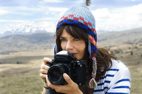 Helena Christensen cambia las pasarelas por un viaje solidario a Perú