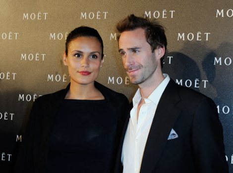 El actor Joseph Fiennes se ha casado con una modelo en La Toscana