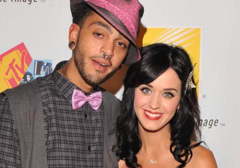 Katy Perry se compromete con su novio Travis McCoy