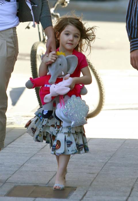 Suri Cruise una pequeña mujercita con zapatos de tacón