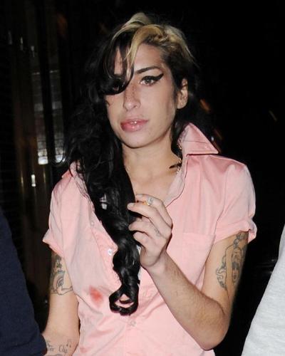 Amy Whinehouse apadrina a una niña musicalmente