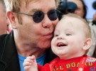 La madre del niño ucraniano que quiere adoptar Elton John, lo reclama