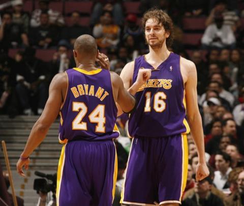 La madre Pau Gasol acusa a sus representantes de aprovecharse de él