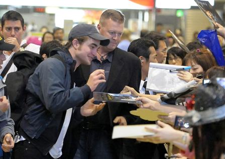 Robert Pattinson promociona Luna Nueva en Tokio