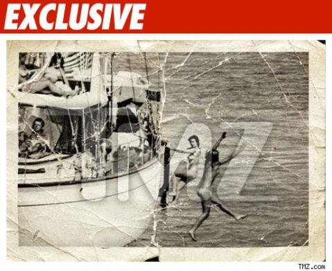 Escandalosa foto de JFK en un barco