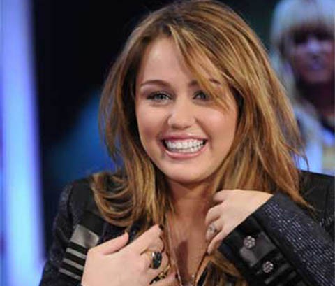 Miley Cyrus acusa a Madonna y a Angelina Jolie de exponer demasiado a sus hijos