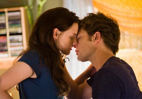Robert Pattinson y Kristen Stewart, protagonistas de uno de los mejores besos de la década