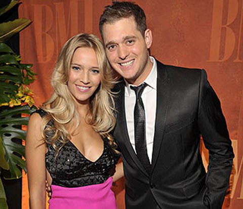 Michael Bublé se promete con la actriz Luisana Lopilato (Rebelde Way)