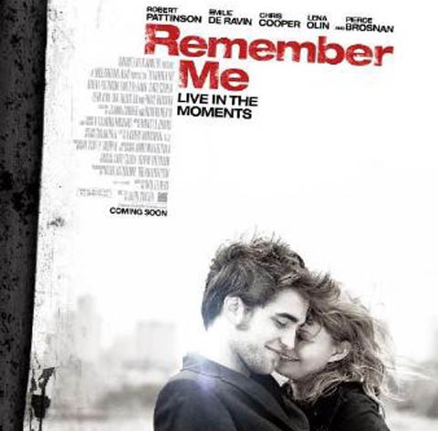 Unos enamorados Robert Pattinson y Emilie de Ravin, protagonistas del cartel de Remember me