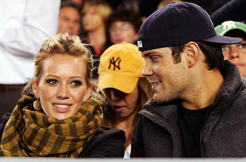 Hilary Duff se compromete con Mike Comrie