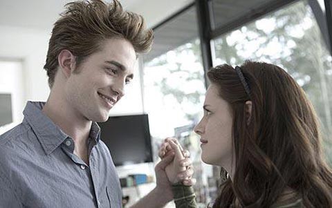Robert Pattinson confirma su relación con Kristen Stewart a The Sun