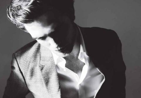 Robert Pattinson protagoniza portada a lo James Dean