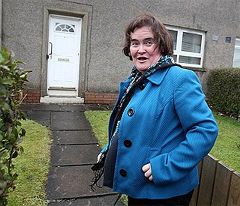 Susan Boyle requiere cuidados las 24 horas del día