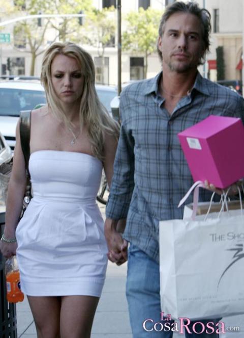 Britney Spears, de la mano de Jason Trawick para desmentir su ruptura