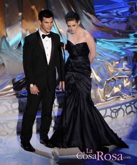 Kristen Stewart y Taylor Lautner disfrutan de los Oscar 2010 en la fiesta de Vanity Fair