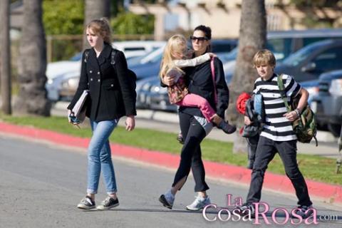 Sandra Bullock desmiente que quiera adoptar a los hijos de Jesse James