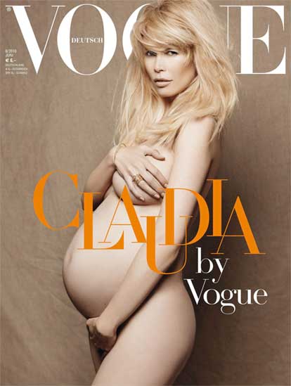 Claudia Schiffer embarazada se desnuda para Vogue