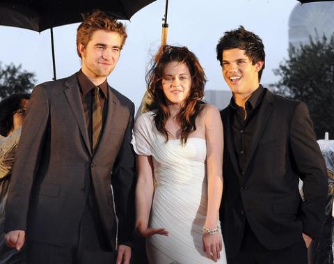 Robert Pattinson, Kristen Stewart y Taylor Lautner presentarán una escena de Eclipse en los MTV Movie Awards