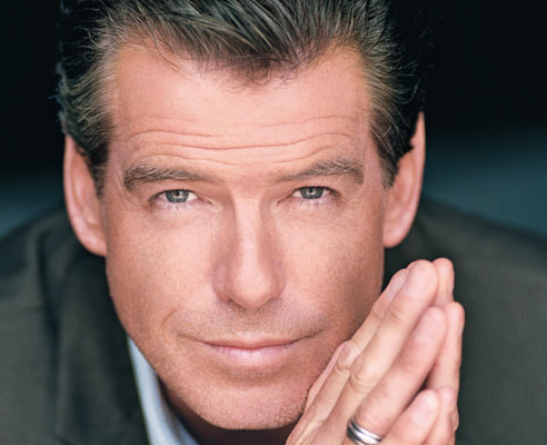 Pierce Brosnan pide ayuda a Obama para salvar a las ballenas