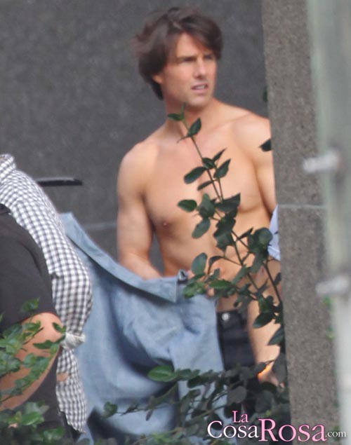 Tom Cruise luce torso para un anuncio