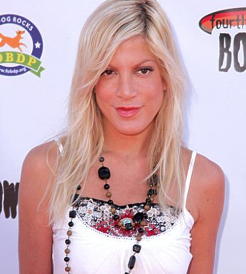 Tori Spelling recibe la visita de Farrah Fawcett