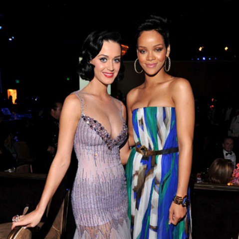 Katy Perry quiere que Rihanna le haga un striptease