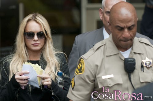 Lindsay Lohan recibe el apoyo de Paris Hilton y Nicole Richie