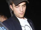 Robert Pattinson se harta de Courtney Love