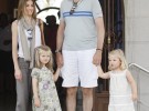 Letizia, Leonor y Sofía posan con el príncipe Felipe en Palma de Mallorca