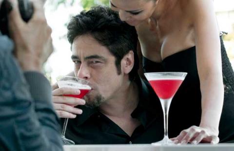 Benicio del Toro primer hombre en el calendario Campari